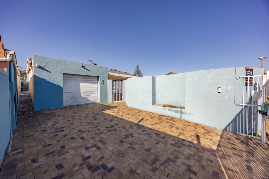 4 Bedroom Property for Sale in Bothasig Western Cape
